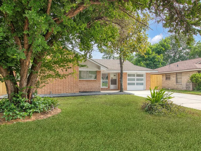 1703 Ansbury Dr — Photo 4