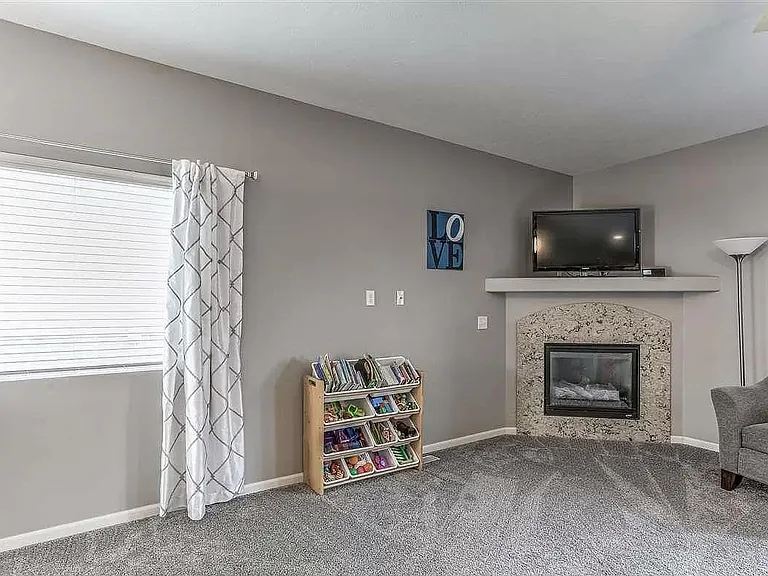 7033 S 183rd Ave — Photo 12