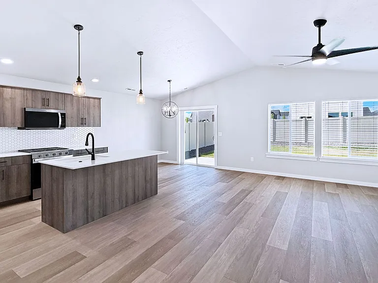 10546 W Teratai St — Photo 2