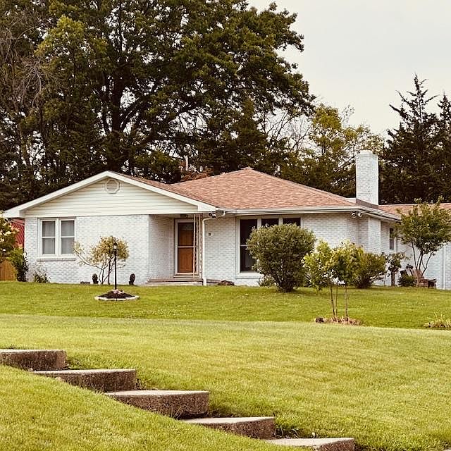 1st image of 28 Vista Dr