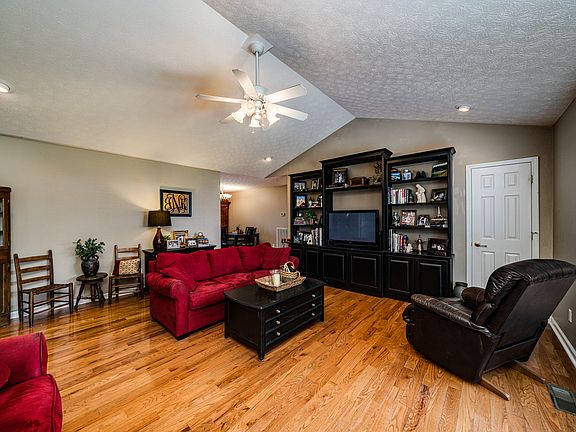 2nd image of 480 Golden Cir