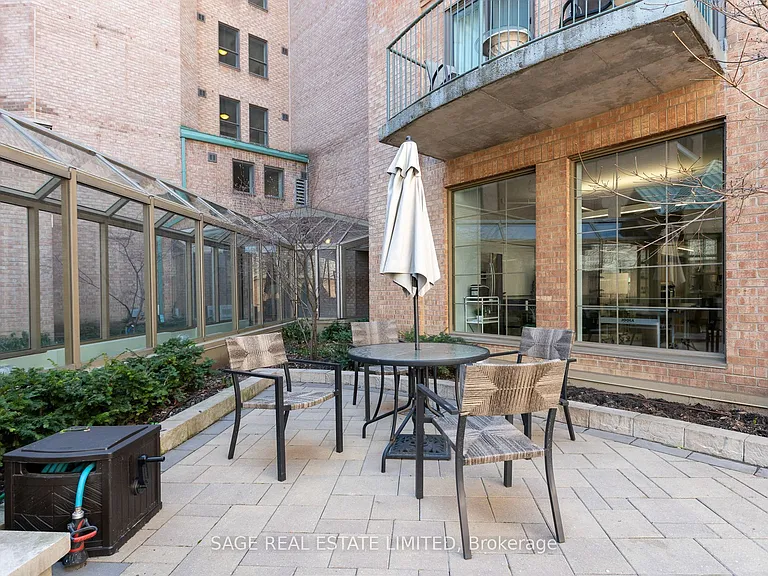 25 George St S #302 — Photo 33