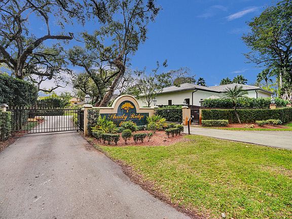 2nd image of 3909 SW 54th Court