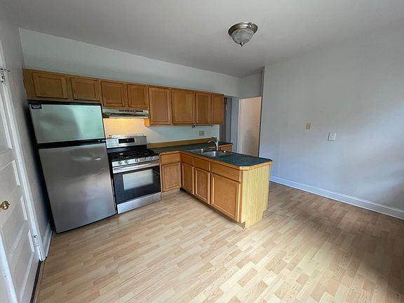 2nd image of 2561 N Prospect Ave #1