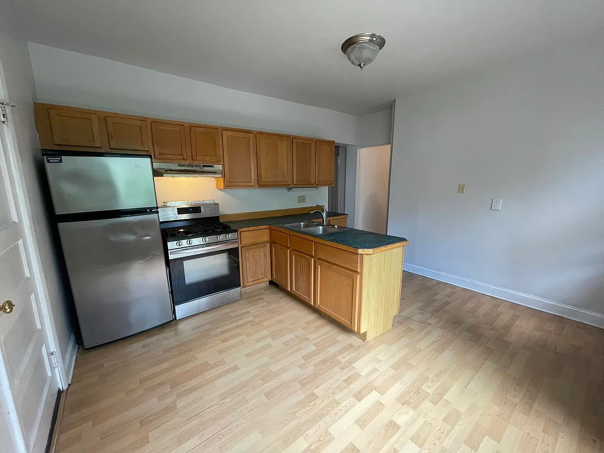 Building Photo - 2561 N Prospect Ave #1