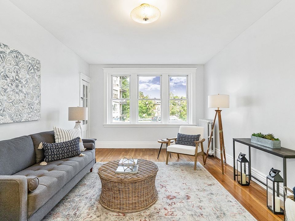 1st image of 8 Kinross Rd APT 4