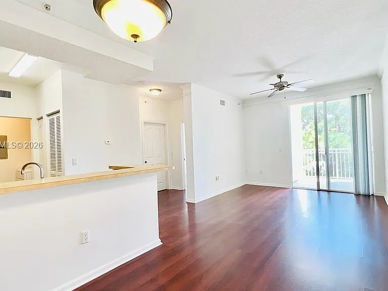 2304 Myrtlewood Cir E #304 — Photo 4
