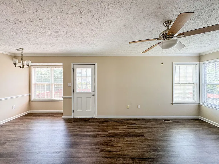800 Connaly Dr — Photo 17