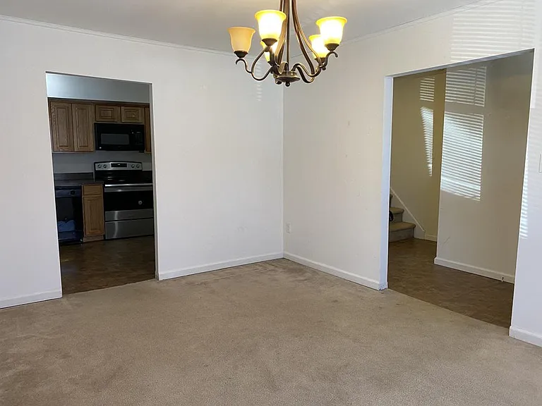 215 East Ct #215 — Photo 8