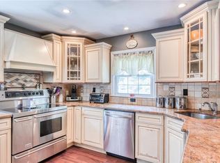 14 Piping Rock Dr, Ossining, NY 10562