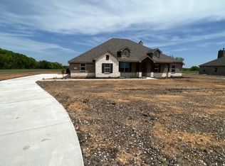 916 Majors Rd, Van Alstyne, TX 75495