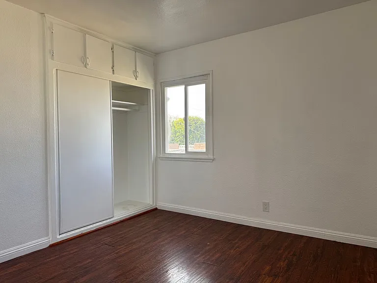 10705 S Figueroa St #10 — Photo 12