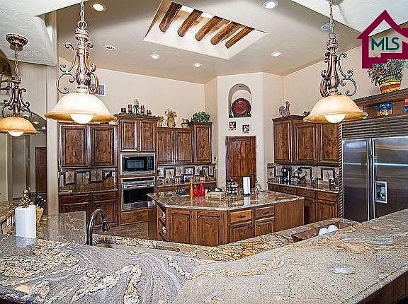5th image of 821 Banna Ct