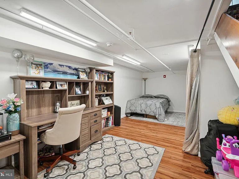 501 Vine St #2 — Photo 33