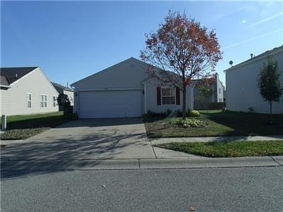 OPEN HOUSE SUNDAY 11/1/15 FROM 1-3PM, COME SEE!!  Front yard view from street