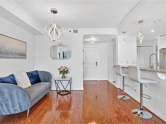 4th image of 3338 Peachtree Rd NE APT 501