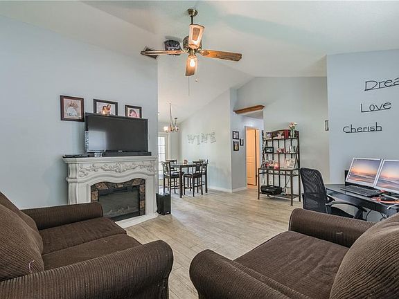 4th image of 1112 Begonia Dr