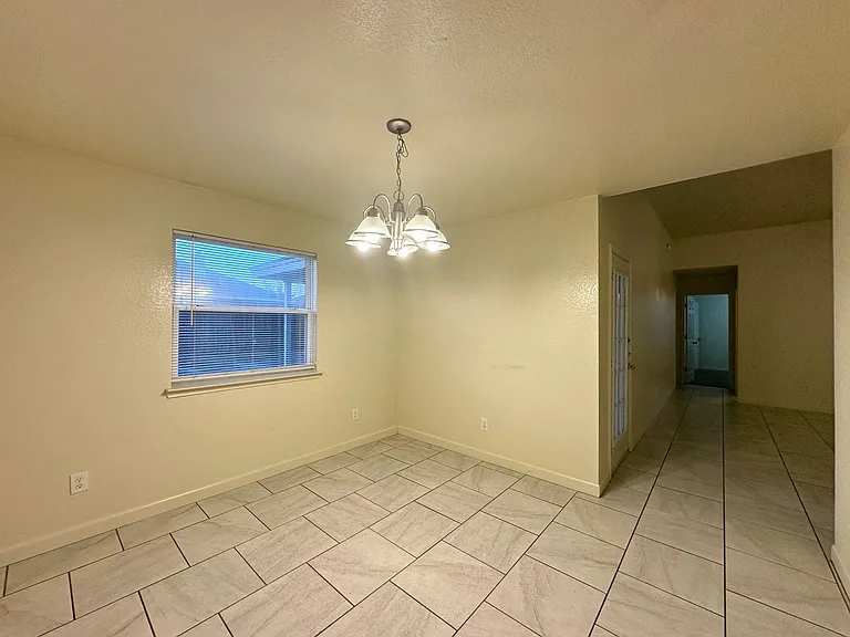 2403 Lavender Ln — Photo 14