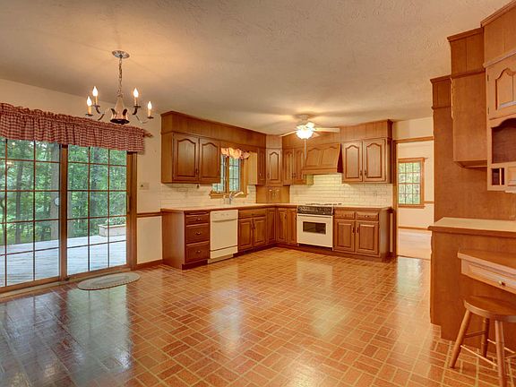 3rd image of 379 Diem Woods Dr