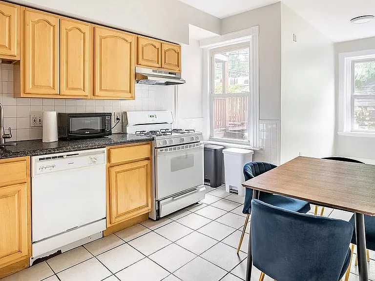 10 Strathmore Rd #3 — Photo 15