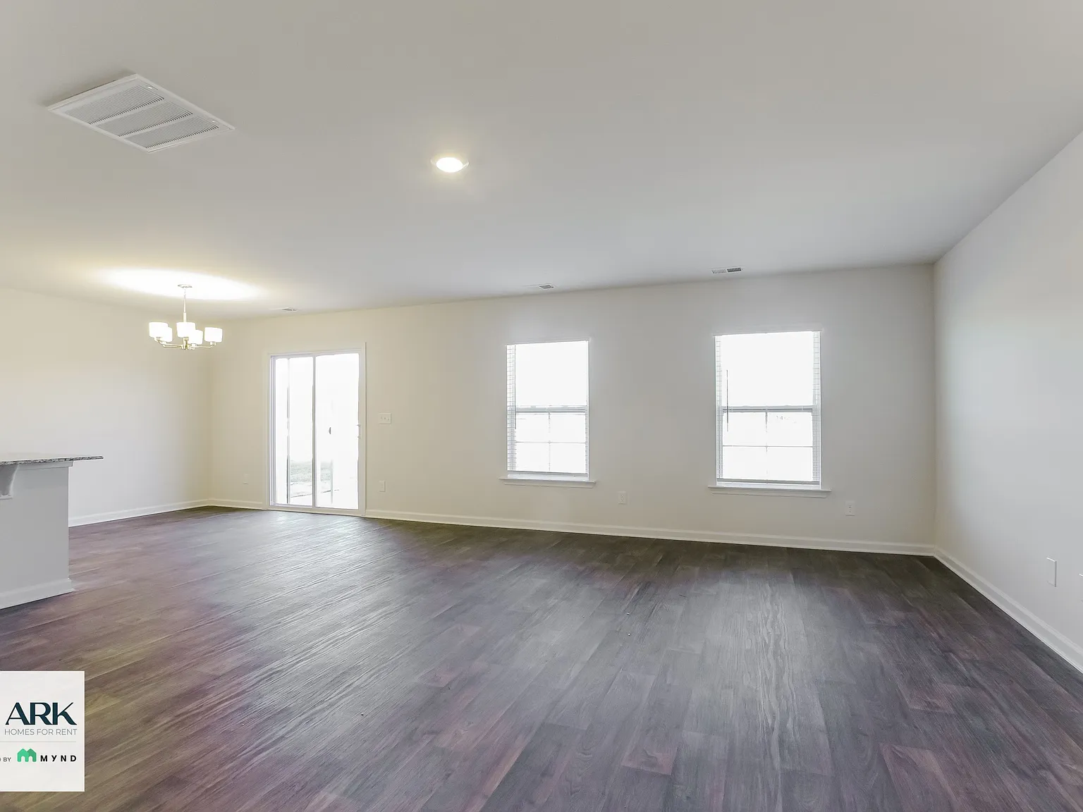 4 bed, 2.5 bath, 2075 sqft, $1,944 — Photo 2