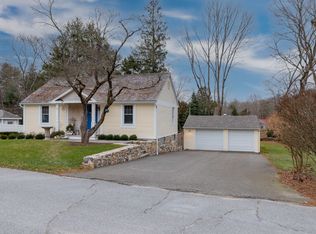 19 Parker Ter, Essex, CT 06426