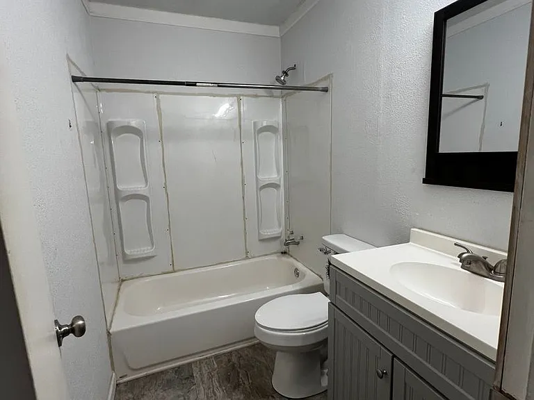 302 E Houston St — Photo 13