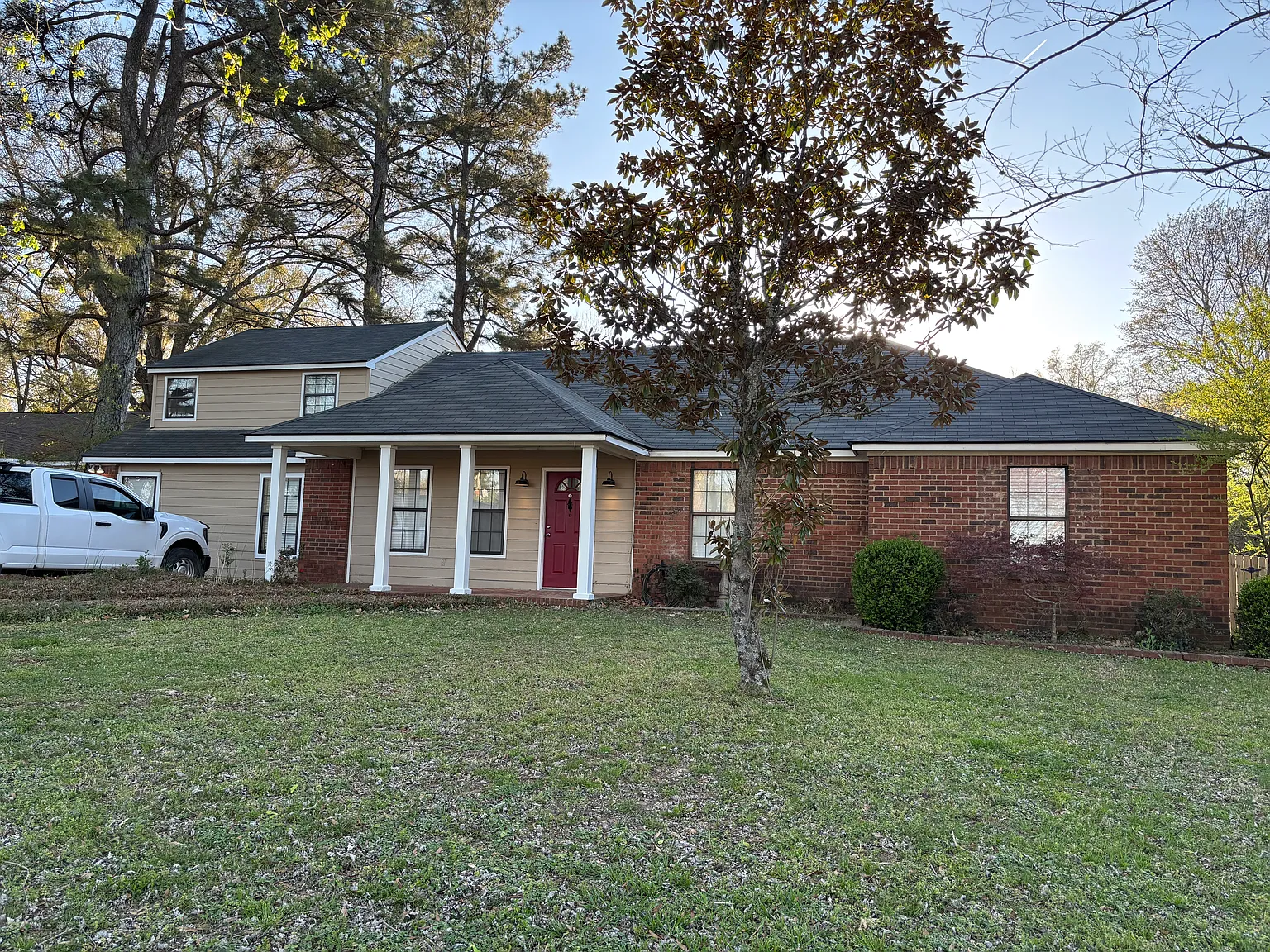 6 bed, 2641 sqft, $2,500 — Photo 1