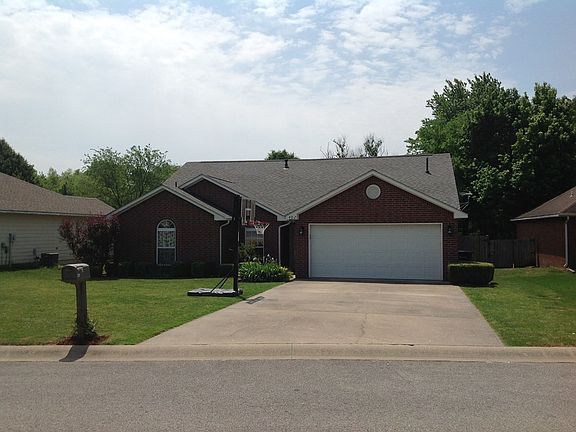 4th image of 402 Greenwood Pl