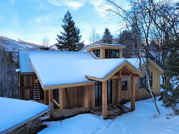 3rd image of 3060 Deer Run Rd