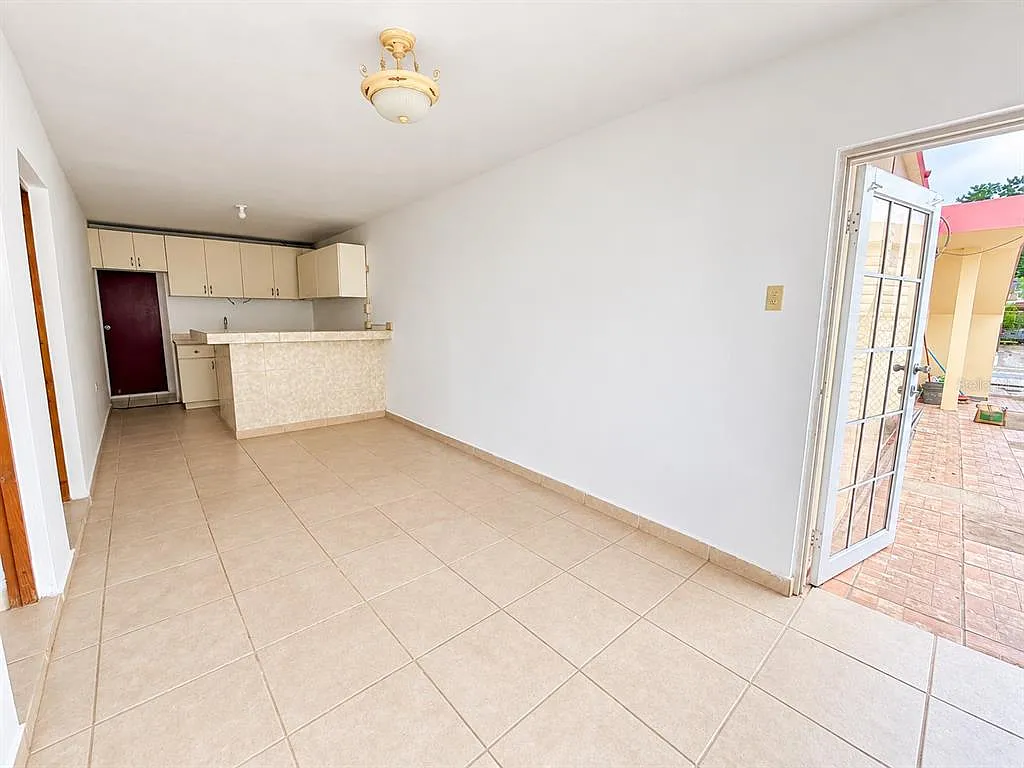 2 bed, 1.0 bath, 675 sqft, $750 — Photo 2