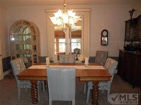 Formal diningroom w/ window to 4 season room
