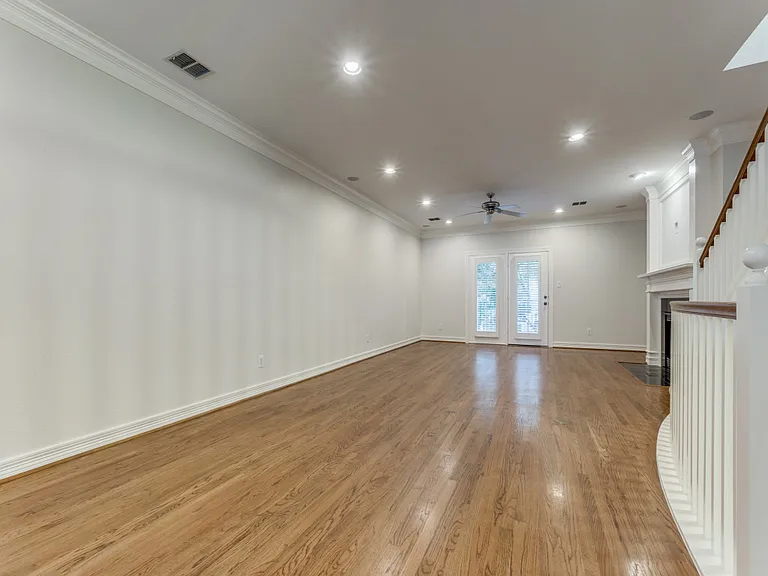 2412 Worthington St — Photo 6