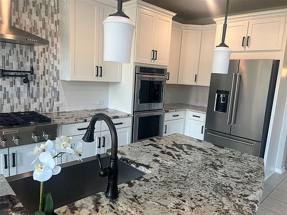 3rd image of 13830 Amelia Lake Ln