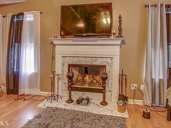 4th image of 305 Pleasant Hills Dr #2