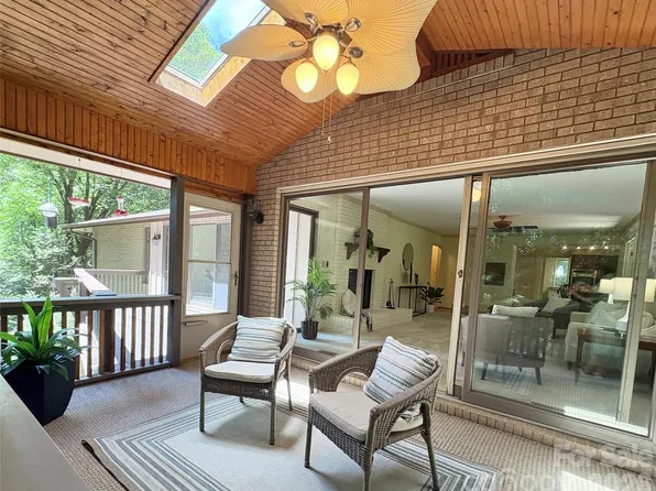 115 Woodhaven Dr, Hendersonville, NC 28739