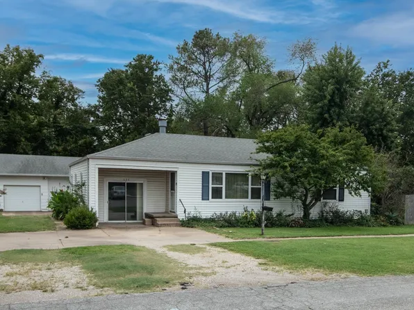 623 E Mulvane St, Mulvane, KS 67110