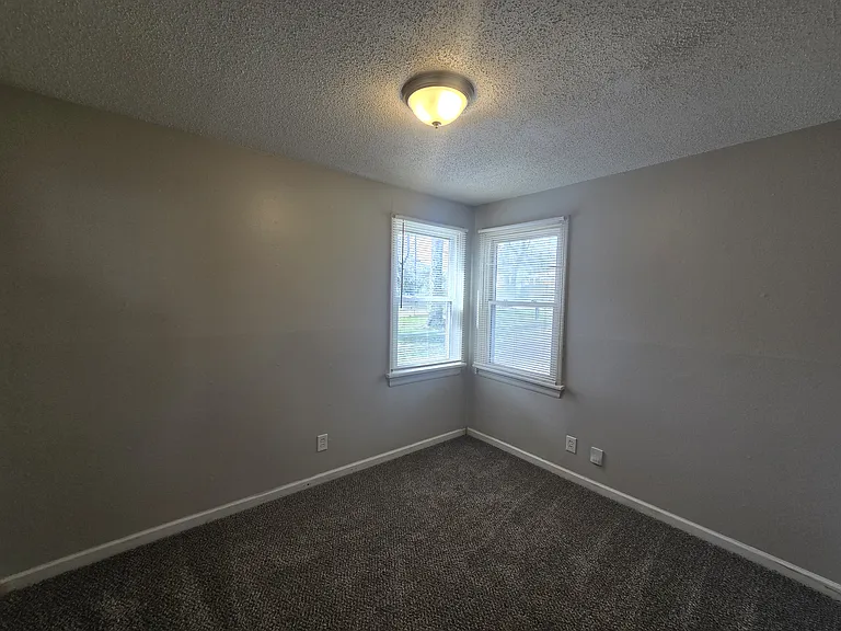 9113 Kathlyn Dr — Photo 11