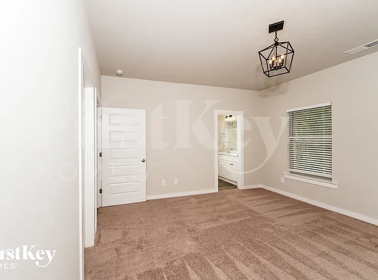 3 bed, 2.0 bath, 1613 sqft, $1,905 — Photo 4