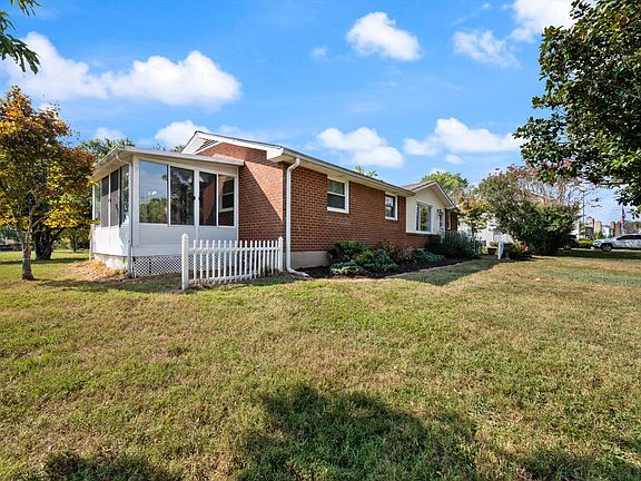 2nd image of 2410 Fairbrook Dr