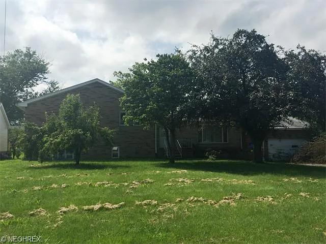 824 S Lake St photo 1