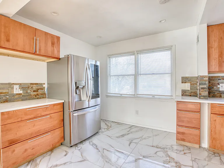 24 Hollow Wood Ln #1 — Photo 6