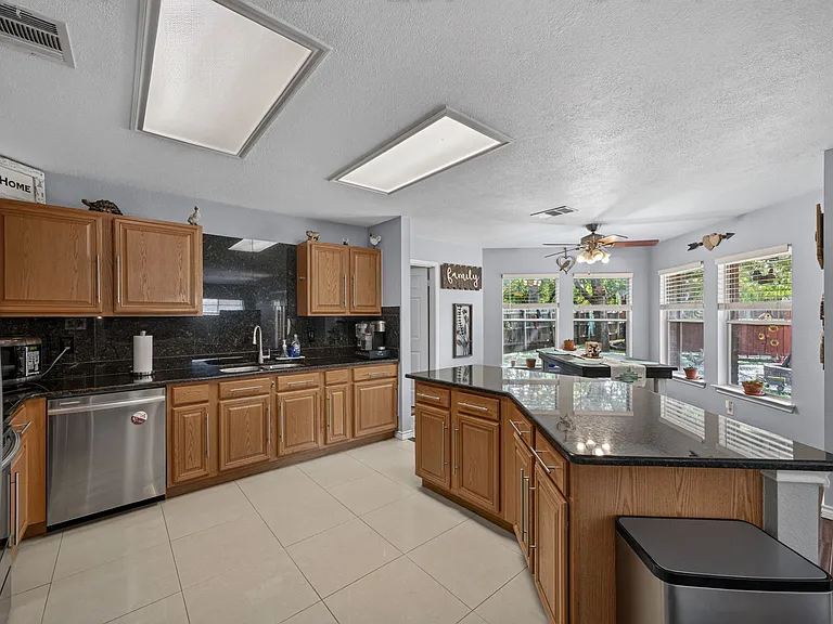 18634 Creekside Pass — Photo 7