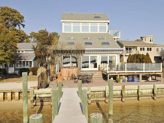 4th image of 781 South Dr