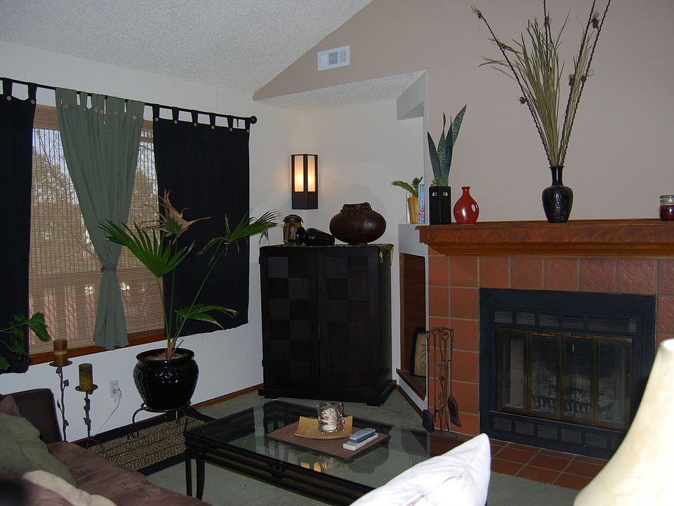 Living Roomw/wood burning fireplace