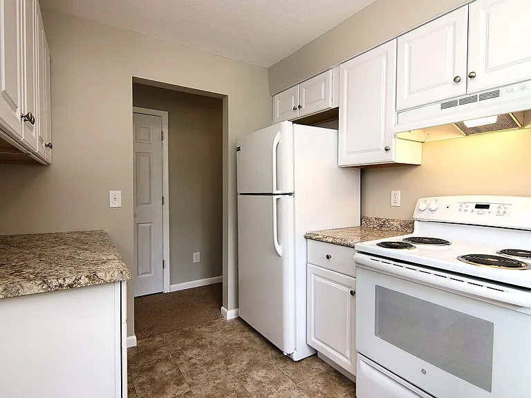 1095 Parkridge Ct #2 — Photo 4