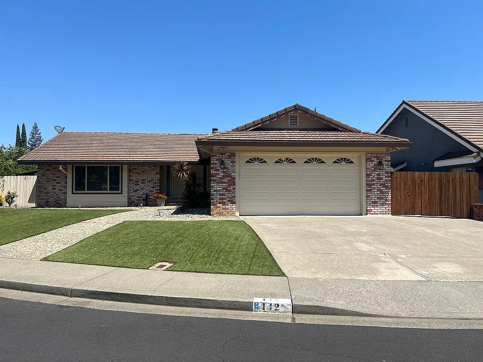 142 Hillview Dr