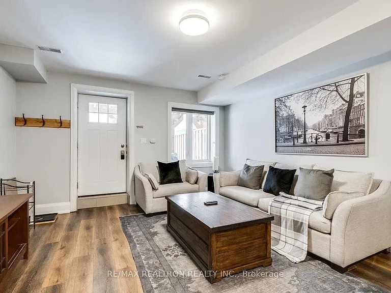 1319 Gerrard St E #LOWER — Photo 2