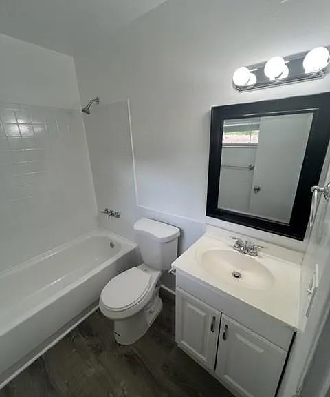 2500 Johnson St #19 — Photo 9