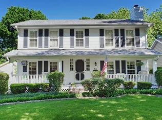 56 Chestnut Ave, Clarendon Hills, IL 60514